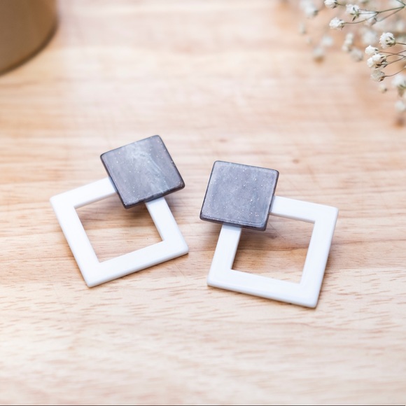 Earrings - Picture 4 of 4